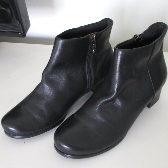 Trotters Womens Black Leather Side Zip Ankle Bootie w/ 1.5" Heel NWOB - Size 8W - Picture 7 of 9